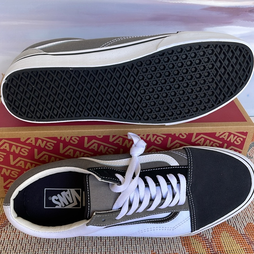 Vans Men’s Old Skool
(Mix & Match) Black/True White 
VN0A4U3B2PD
Sneakers - Picture 3 of 16
